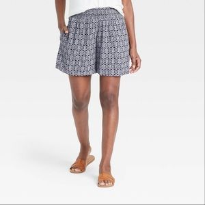 Knox rose (target) pattern shorts